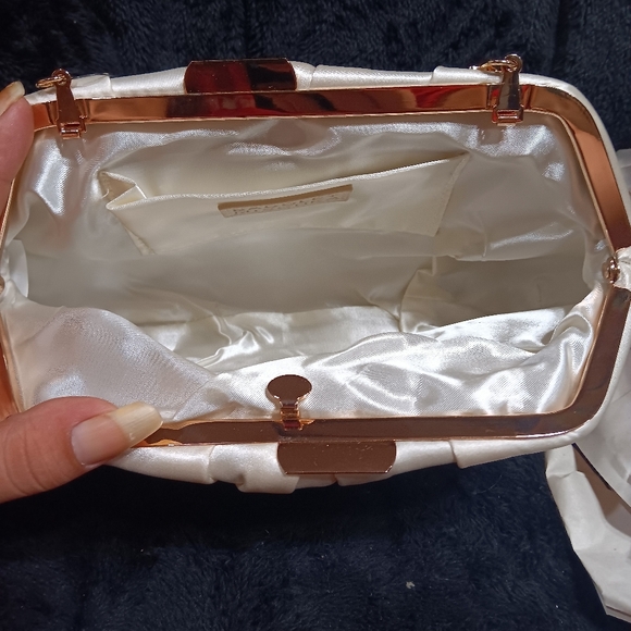 NWT Badgley Mischka off white clutch - Picture 7 of 7